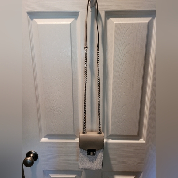 Michael Kors Rose Phone Bag - Picture 6 of 10